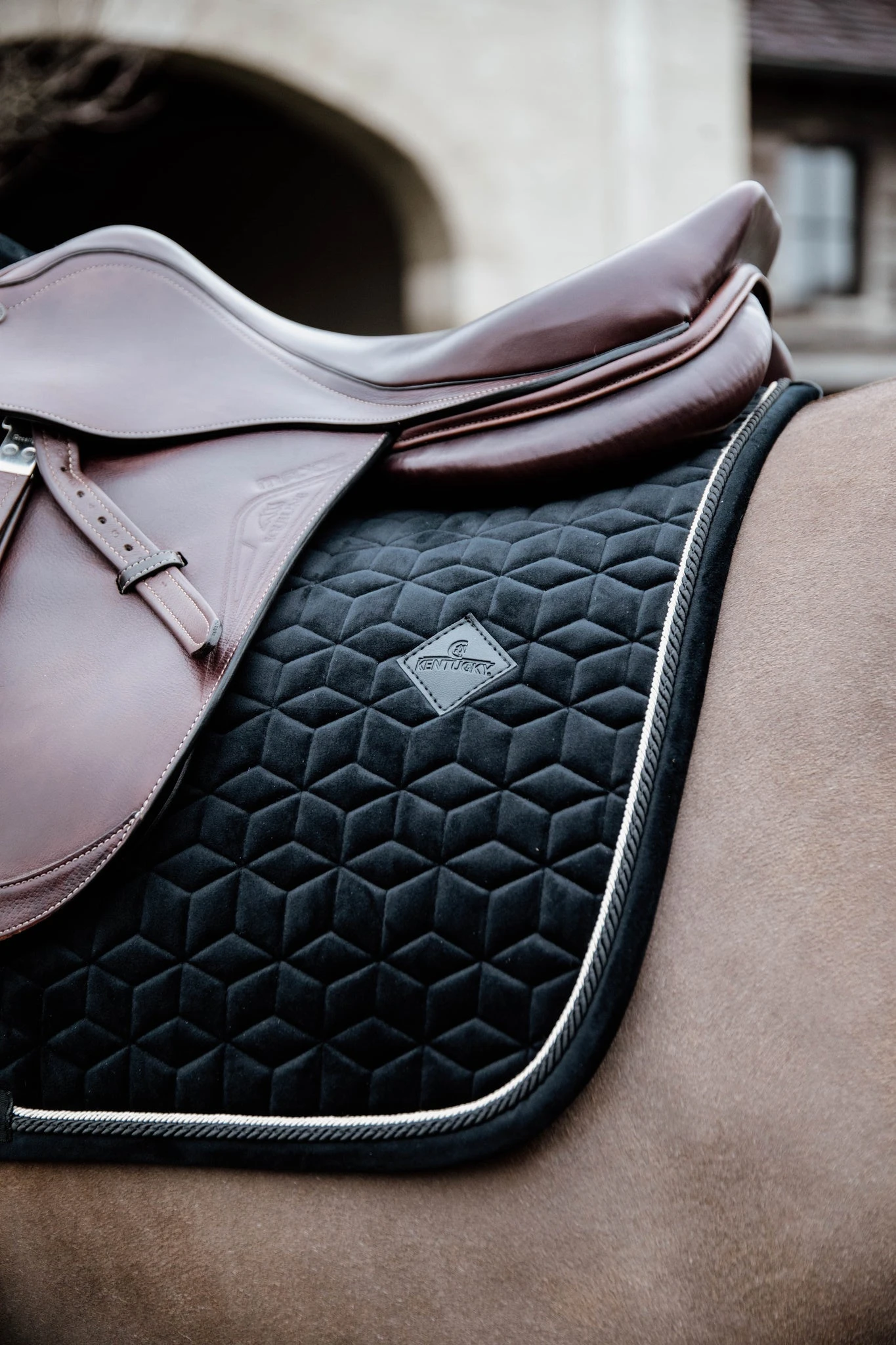 Kentucky Velvet Jump Saddle Pad Black 6 Kentucky Velvet Jump Saddle Pad Black - Image 4