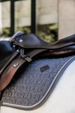 Kentucky Wool Jump Saddle Pad Grey 7 Kentucky Wool Jump Saddle Pad Grey -Equestrian Supplies 7a610f88e0450a8be69a80aaecb8569411d9705718e641e22ae65596cb176d94