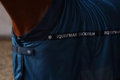 Equestrian Stockholm Cooler Rug Blue Meadow -Equestrian Supplies blue meadow cooler rug svettacke schweibdecke zweetdeken on1 1